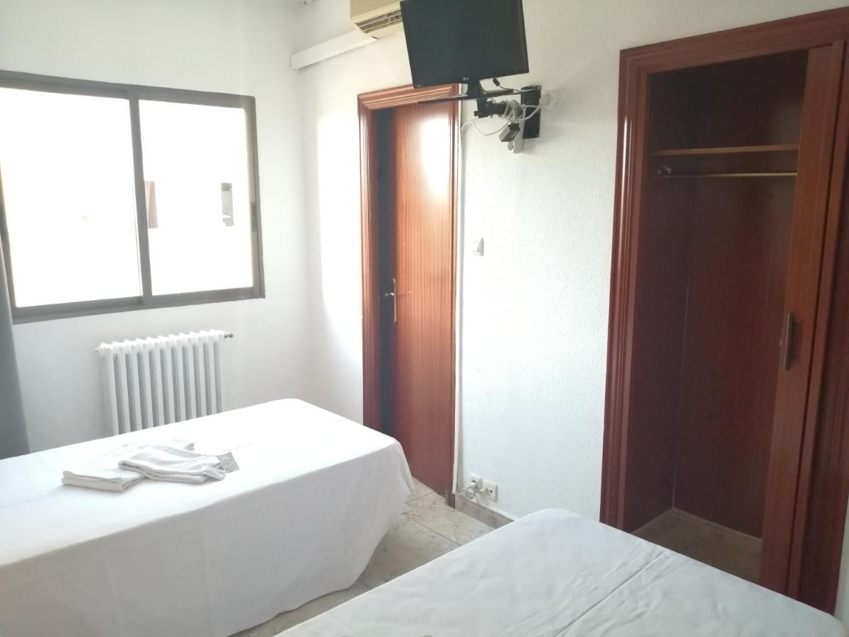 Hostal Jaime I Уэска Экстерьер фото