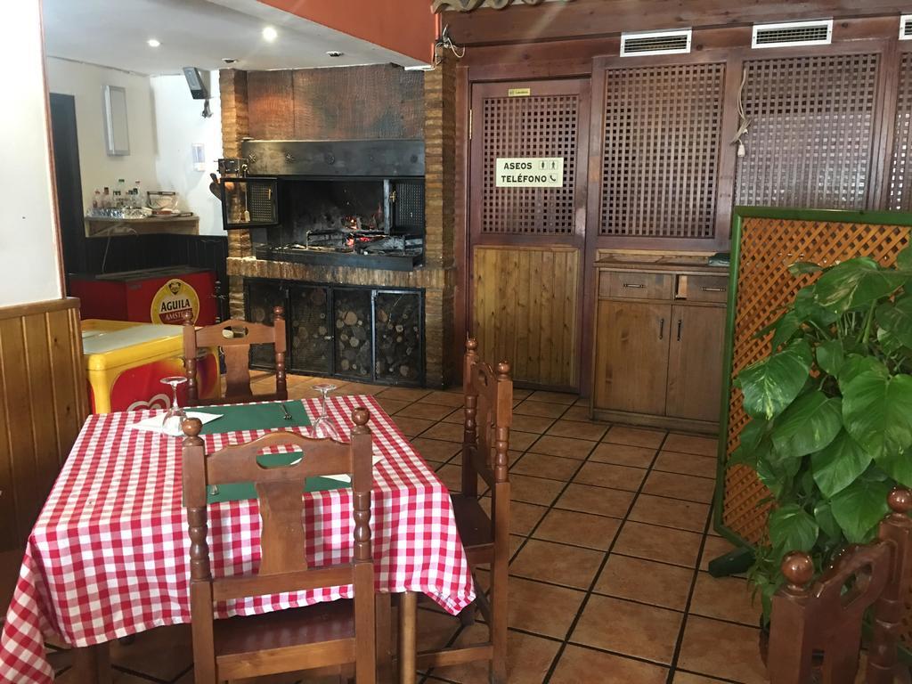 Hostal Jaime I Уэска Экстерьер фото