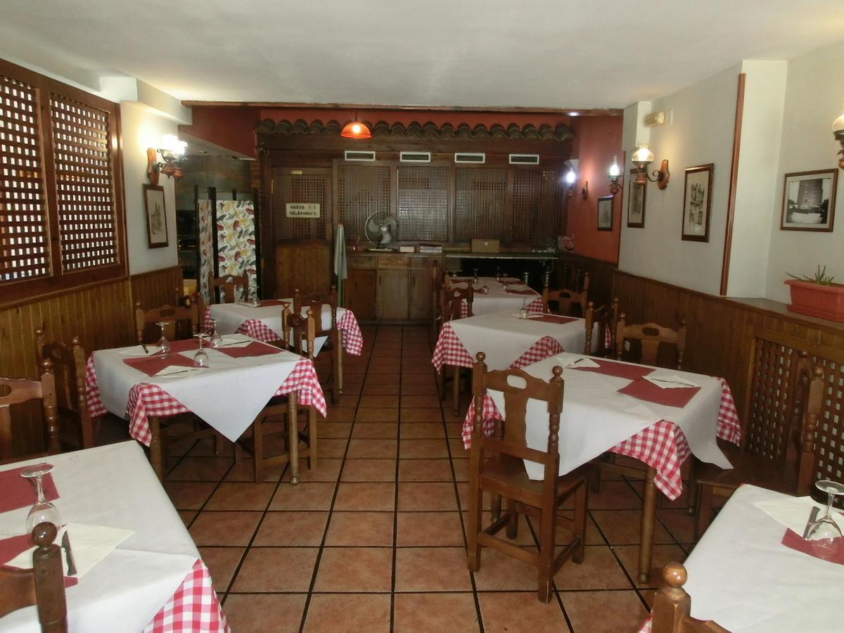 Hostal Jaime I Уэска Экстерьер фото