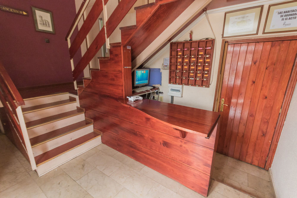 Hostal Jaime I Уэска Экстерьер фото
