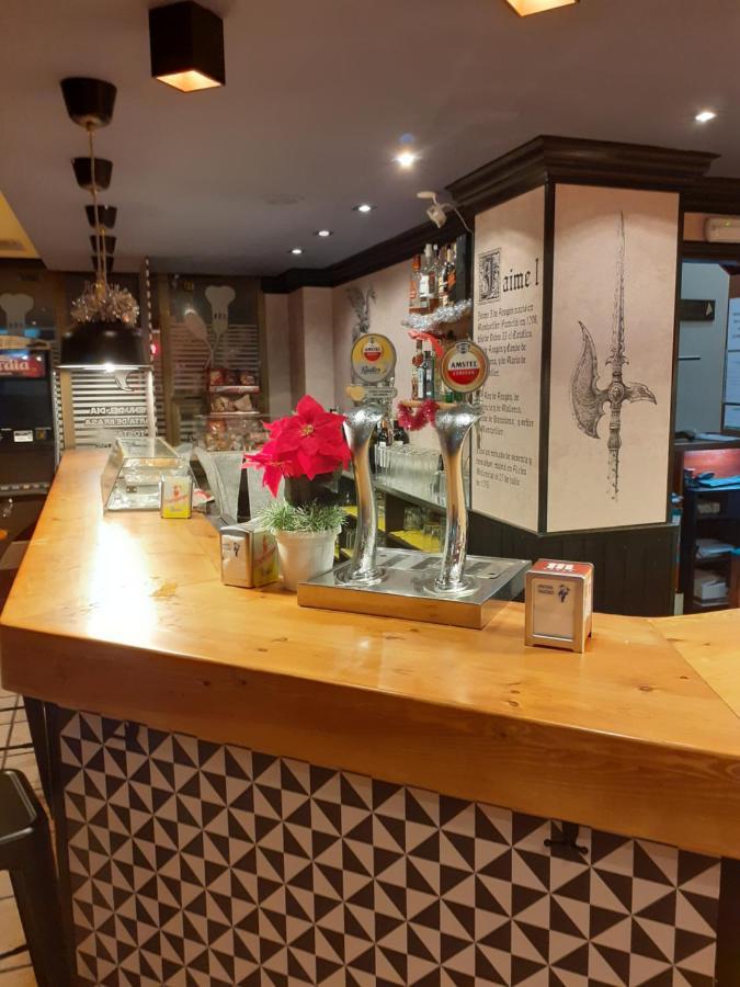 Hostal Jaime I Уэска Экстерьер фото